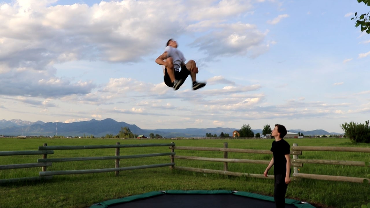 How to Do a Backflip on the Trampoline Without Being Scared 